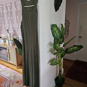 Heart Hips Olive Maxi Dress